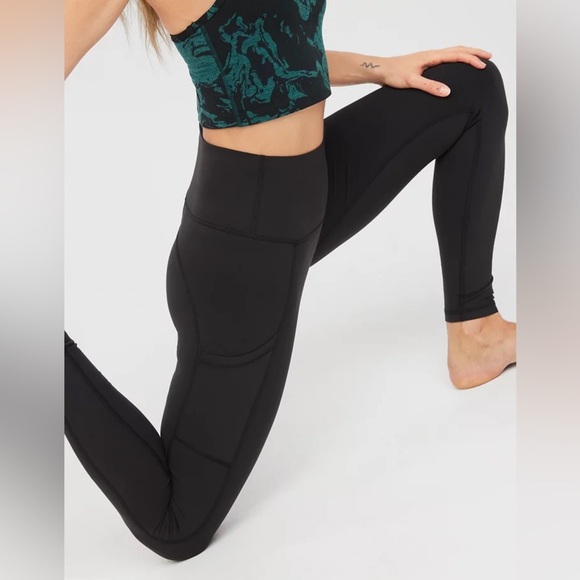 OFFLINE By Aerie The Hugger High Waisted Pocket Legging Gray & Black Size Small - Picture 2 of 13